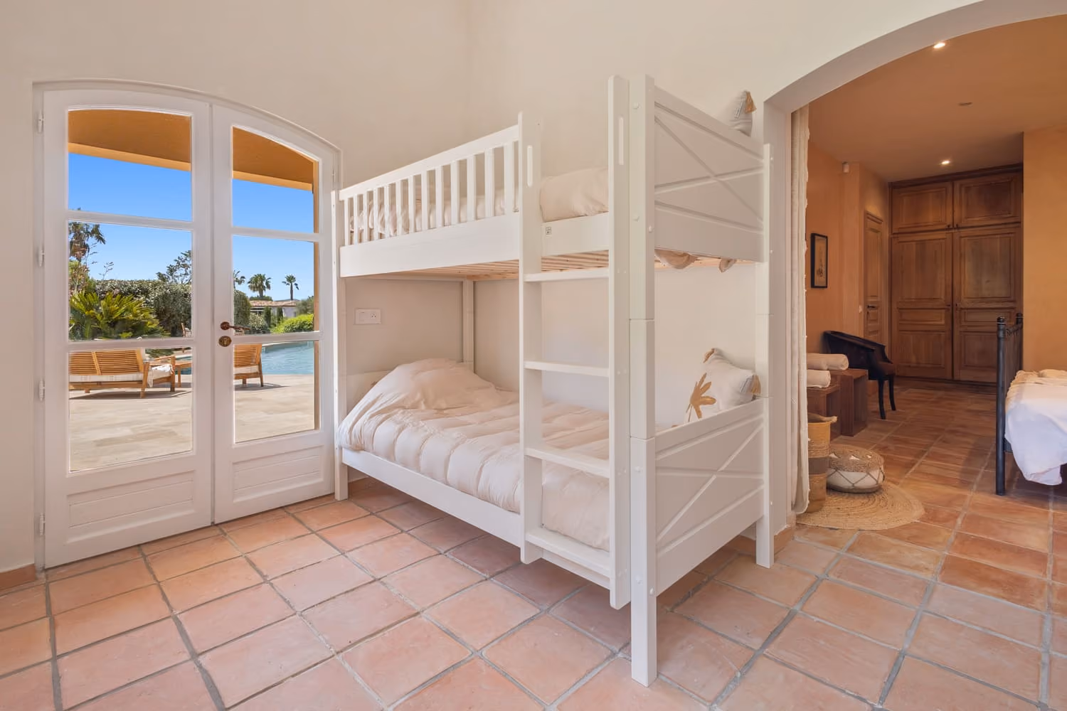 Grande villa familiale avec jardin paysager à Grimaud