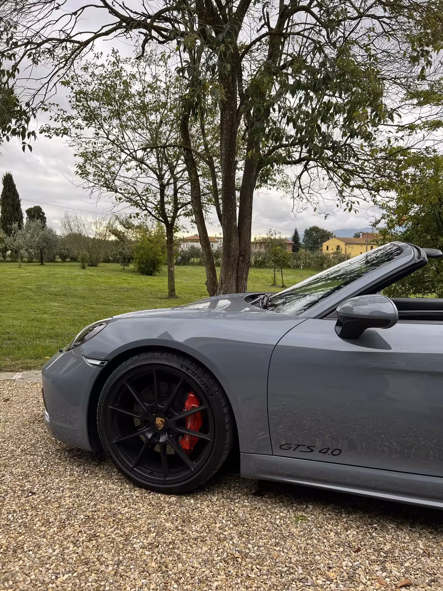 The Porsche 718 Boxster GTS Cabriolet is the epitome of driving pleasure. With its timeless design, its powerful engine and its convertible roof, it is designed to awaken all your senses. Available for rent at Astral Motorclub in Geneva, this car is the ideal choice for those who want to combine luxury, sportiness and freedom. Treat yourself to an unforgettable open-air driving experience, where every turn becomes an invitation to escape.