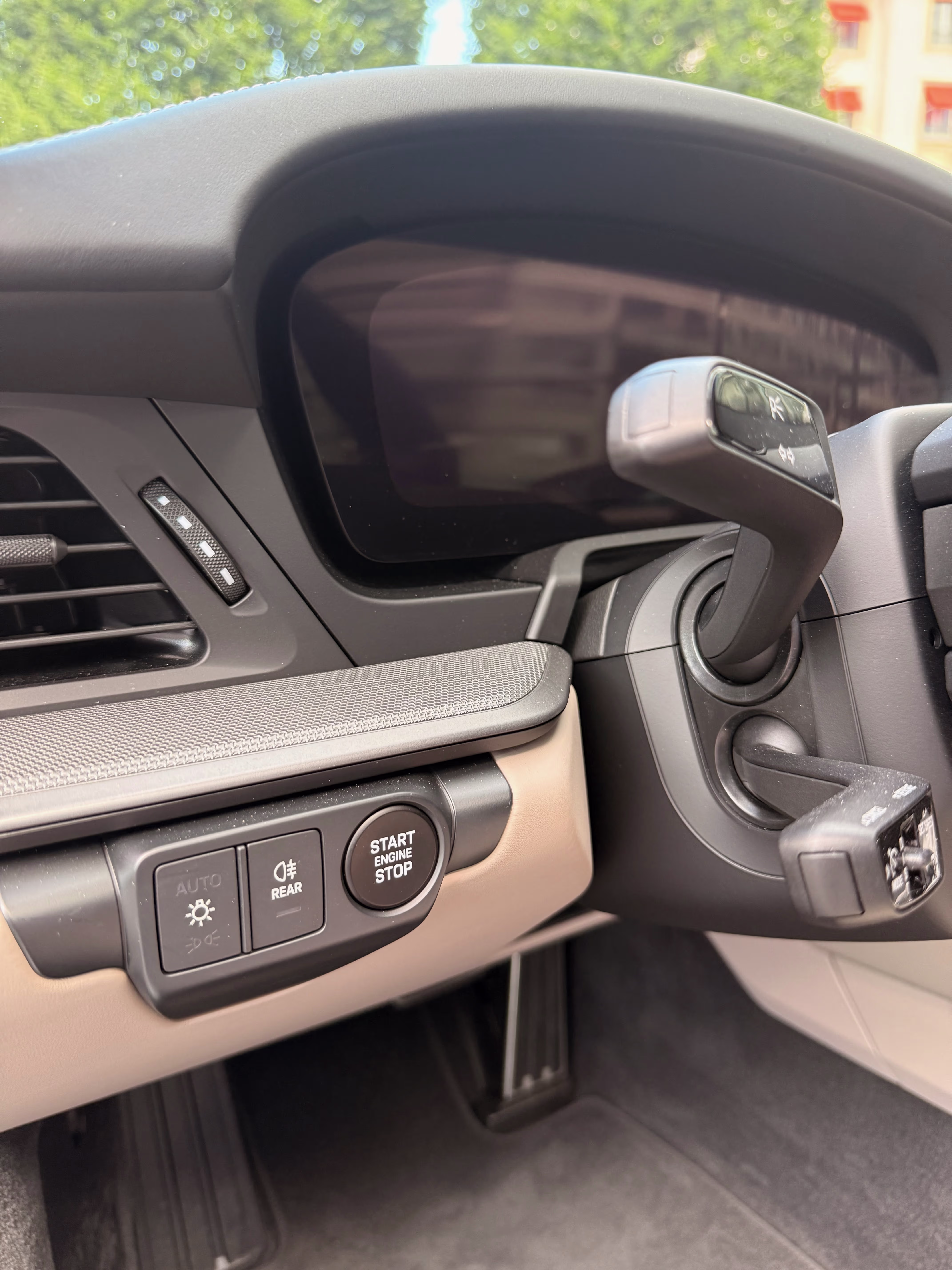 Rent a Porsche 911 GTS for exclusive driving pleasure and absolute prestige