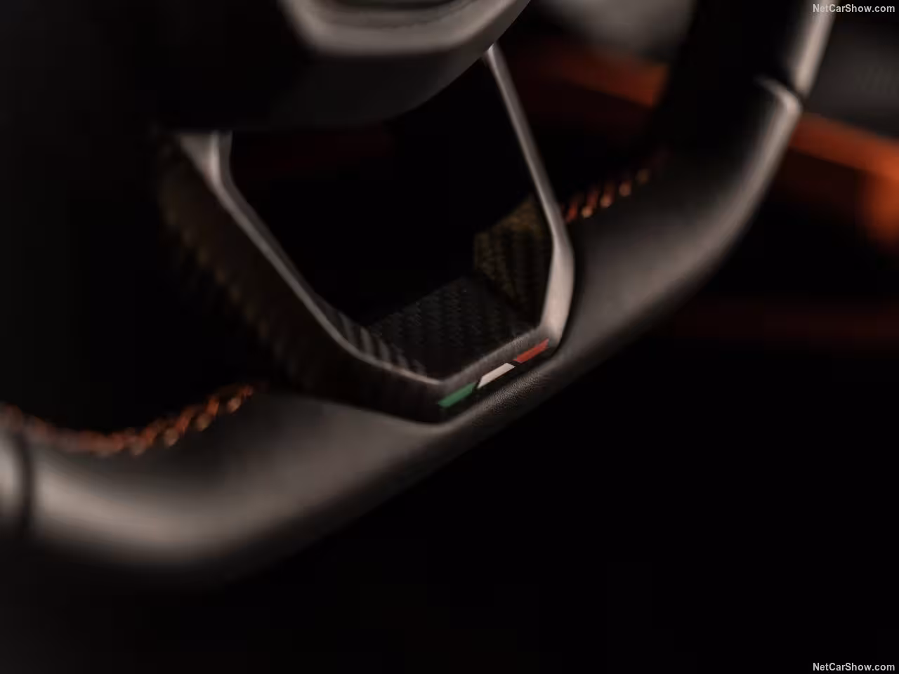 Expérience de pilotage extrême avec la Lamborghini Revuelto en location en Suisse