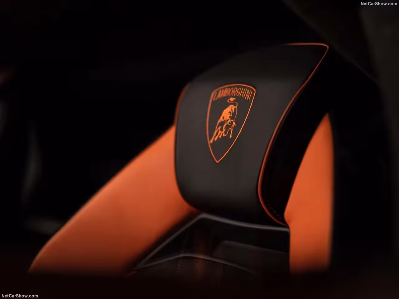 Location Lamborghini Revuelto pour un événement VIP ou un shooting de luxe