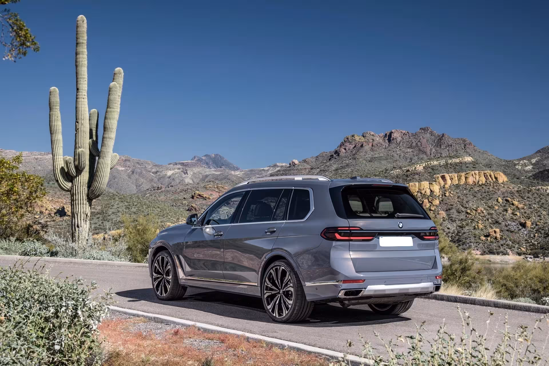 Location BMW X7 40i en Suisse, un SUV premium associant luxe et performance