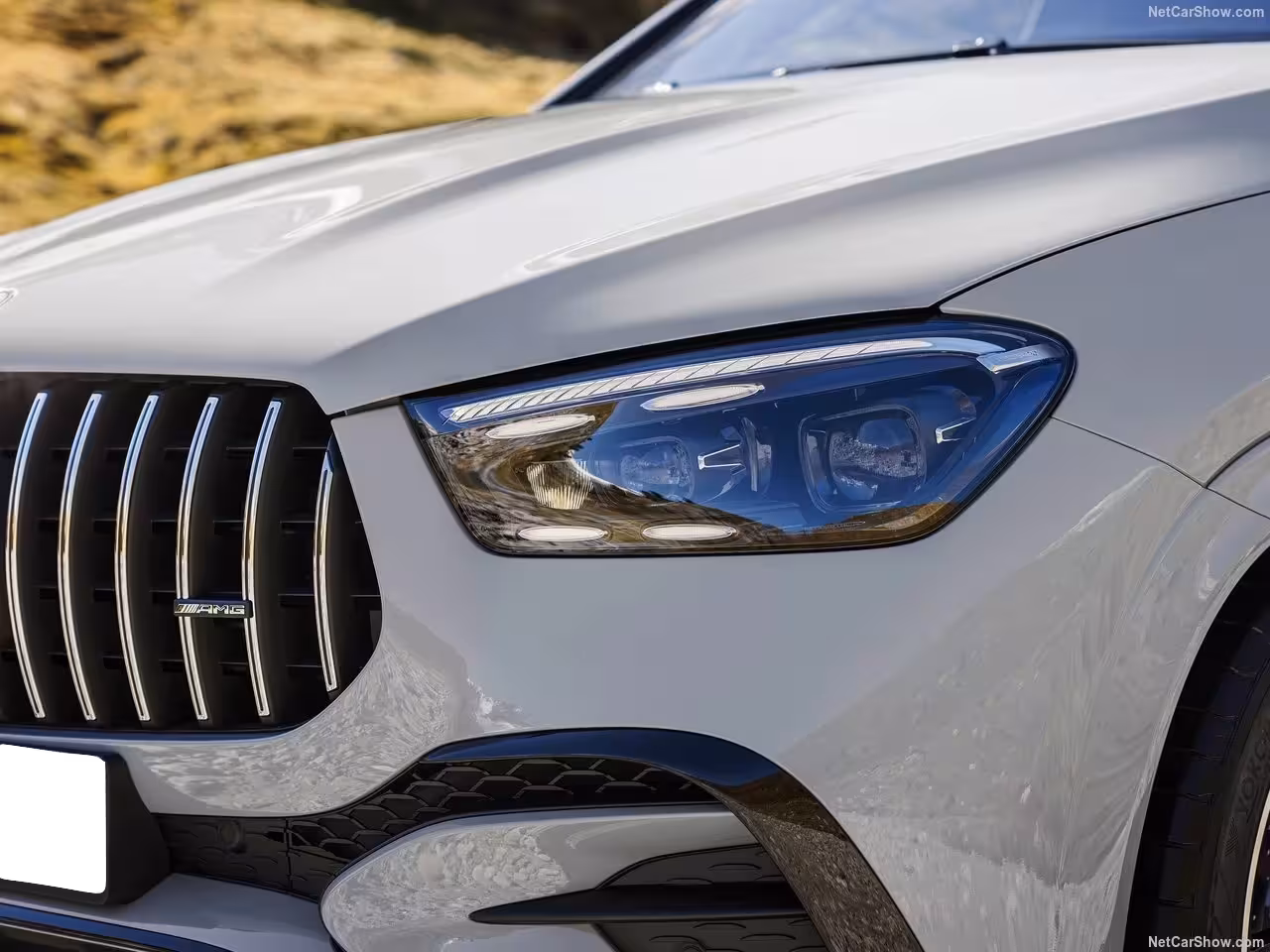 Capot dynamique avec inserts AMG spécifiques