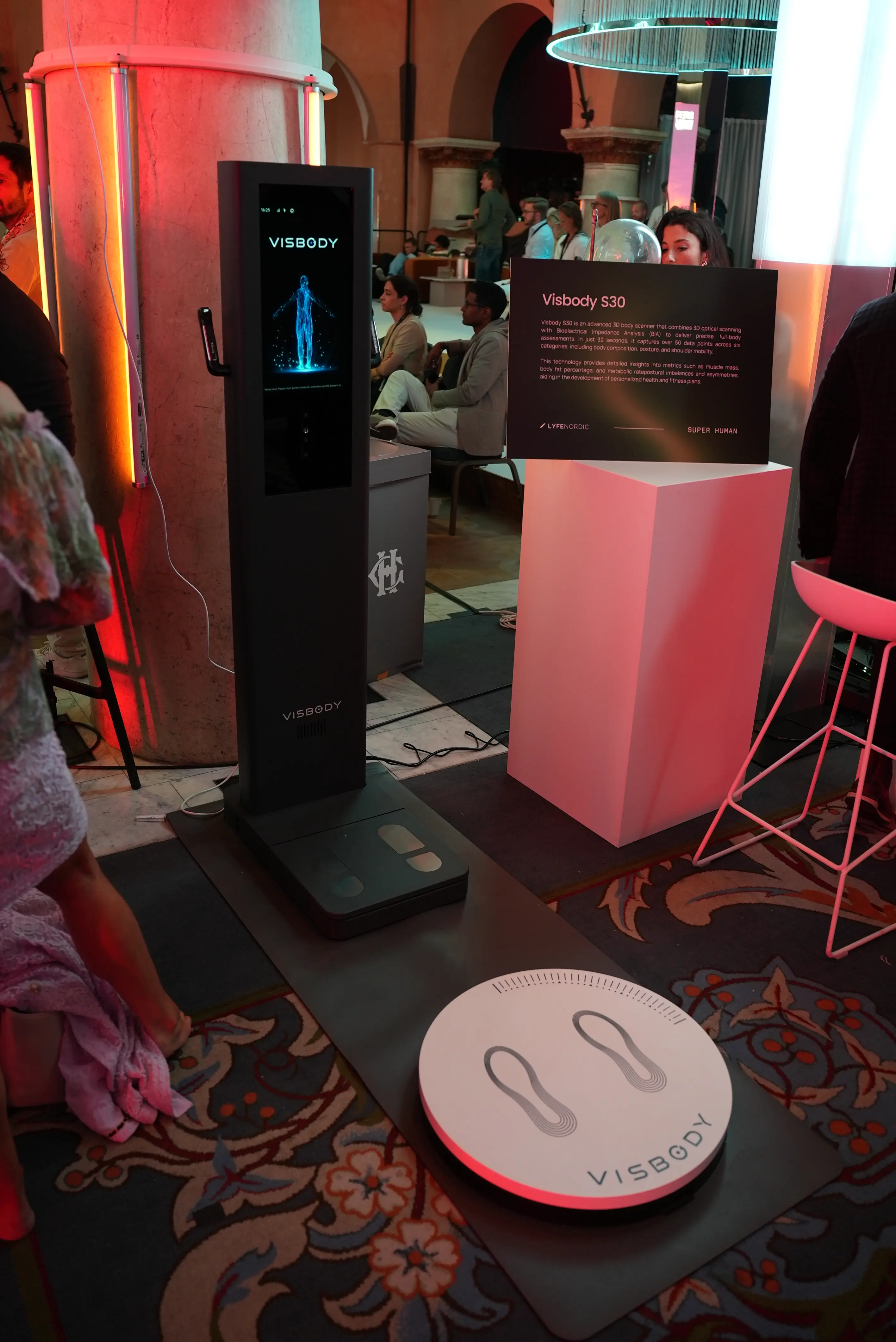 Visbody S30 er kropsscanneren, der udfordrer InBody — en avanceret body tracker med BIA- og 3D-scanning. Flere og flere fitnesscentre og klinikker opgraderer til Visbody via Lyfe Nordic for mere præcis kropsmåling, bedre kundeoplevelse og fremtidssikret teknologi. Leasing fra SEK 2.500/måned.