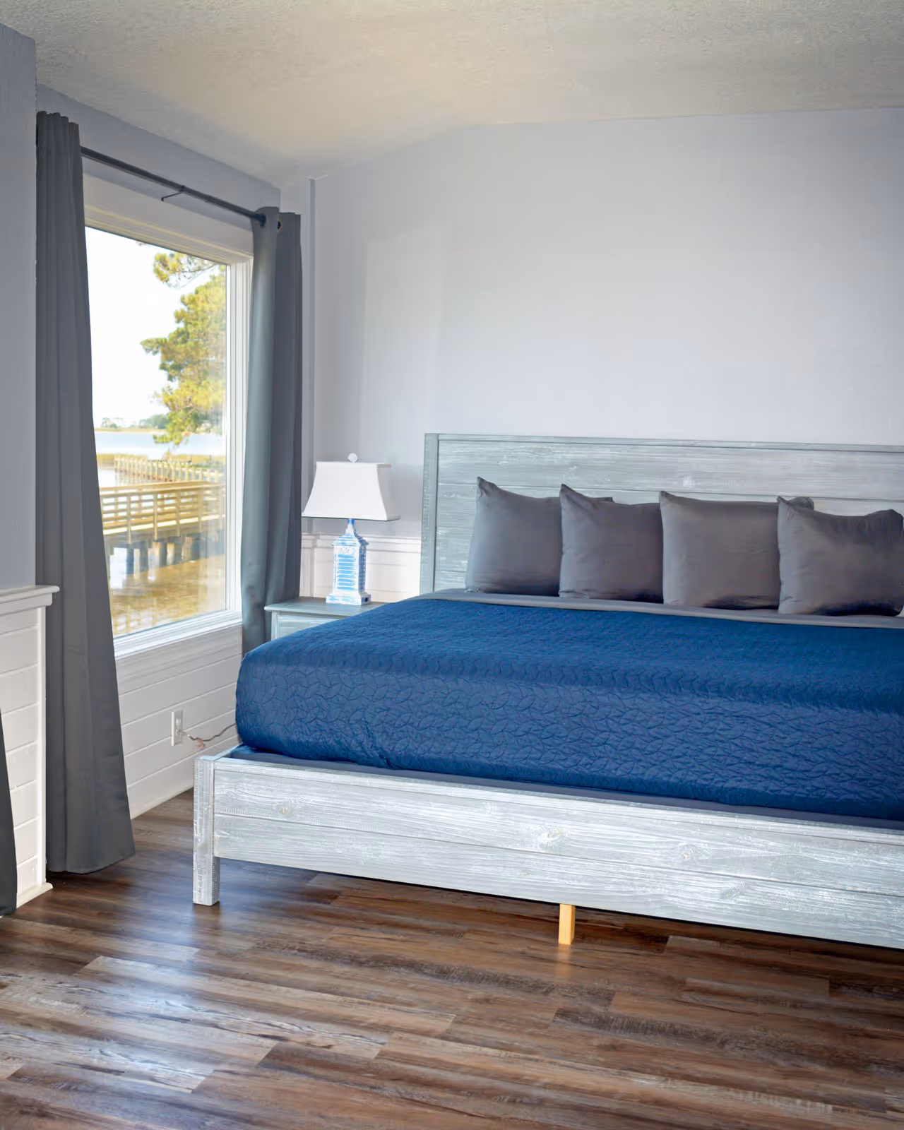 Sound Front King Suite