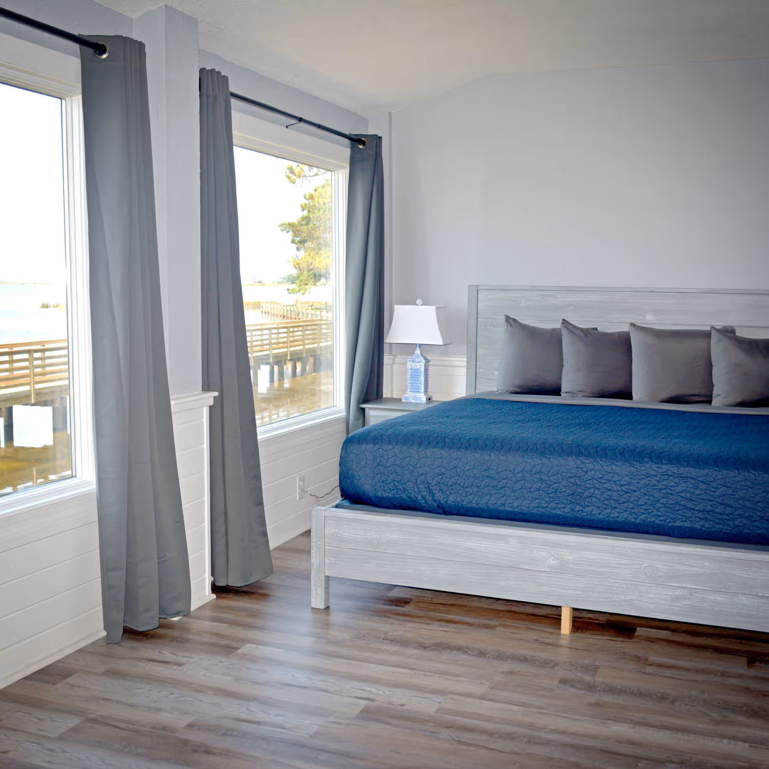 Sound Front King Suite