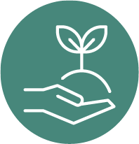 Icône blanche d'une main tenant une petite plante poussant d'un monticule de terre, sur un cercle vert.