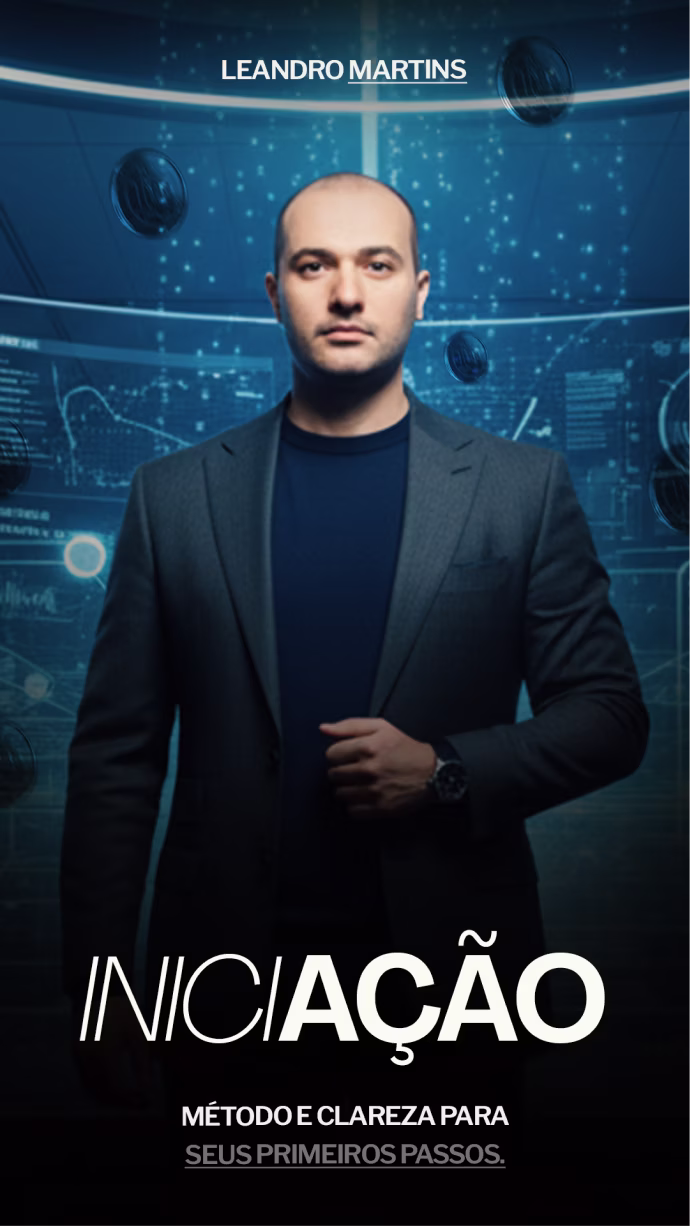 Man in dark suit in front of digital futuristic background with title INICIAÇÃO and text in Portuguese.