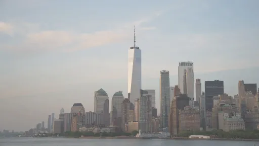 Skyline de Nueva York representando la oportunidad de invertir en EE. UU. con BetterplanUS