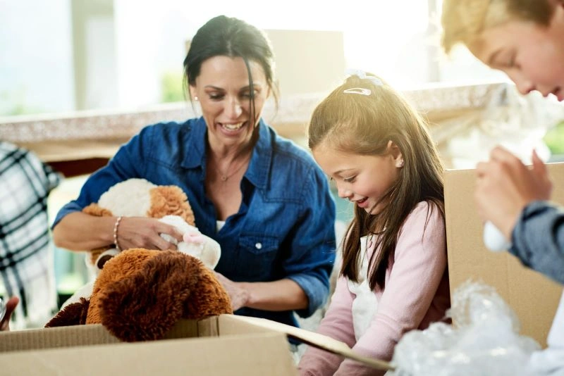 moving with kids into a new home and helping children adjust