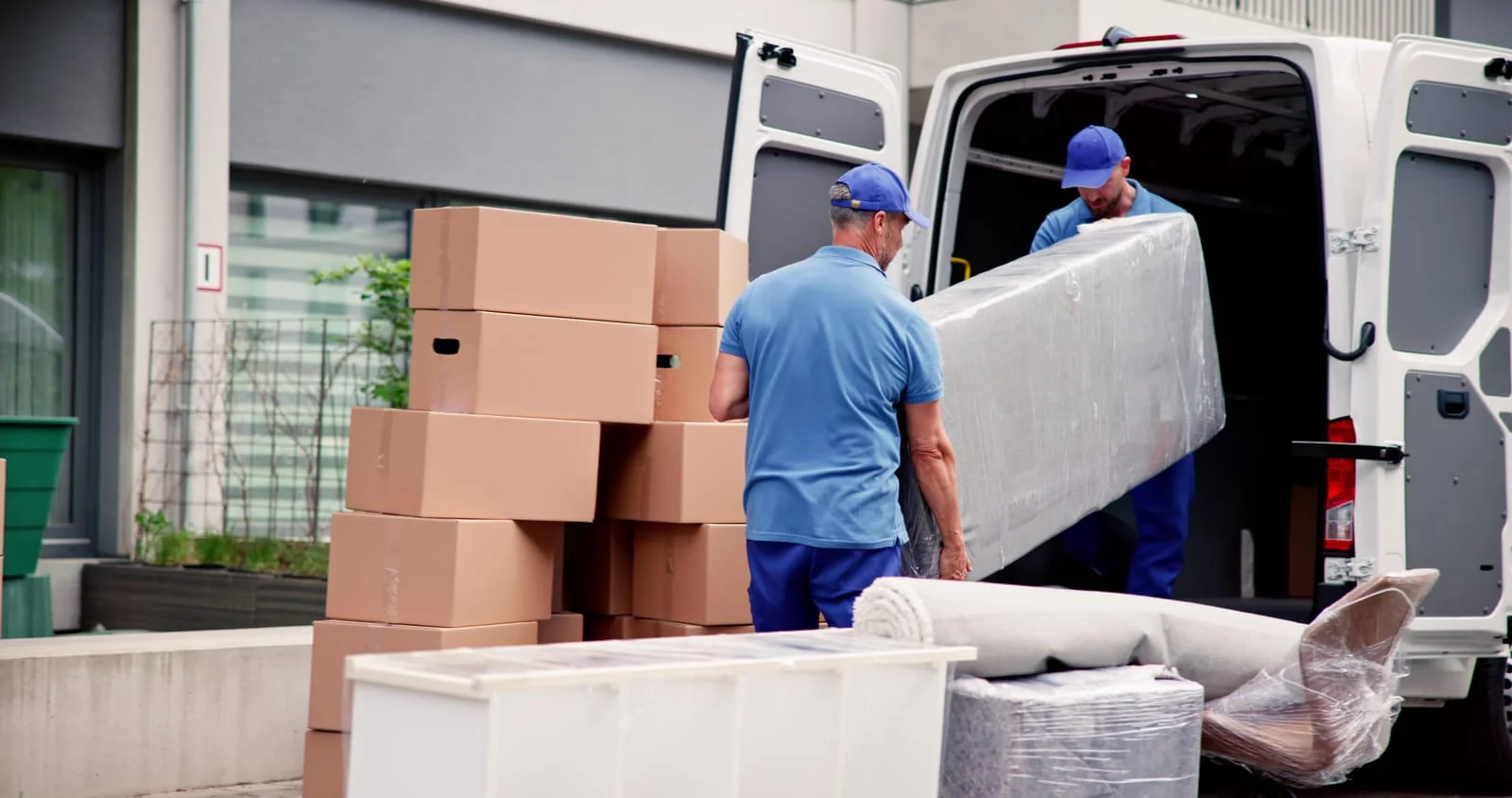 professionals packed kitchen appliances for moving