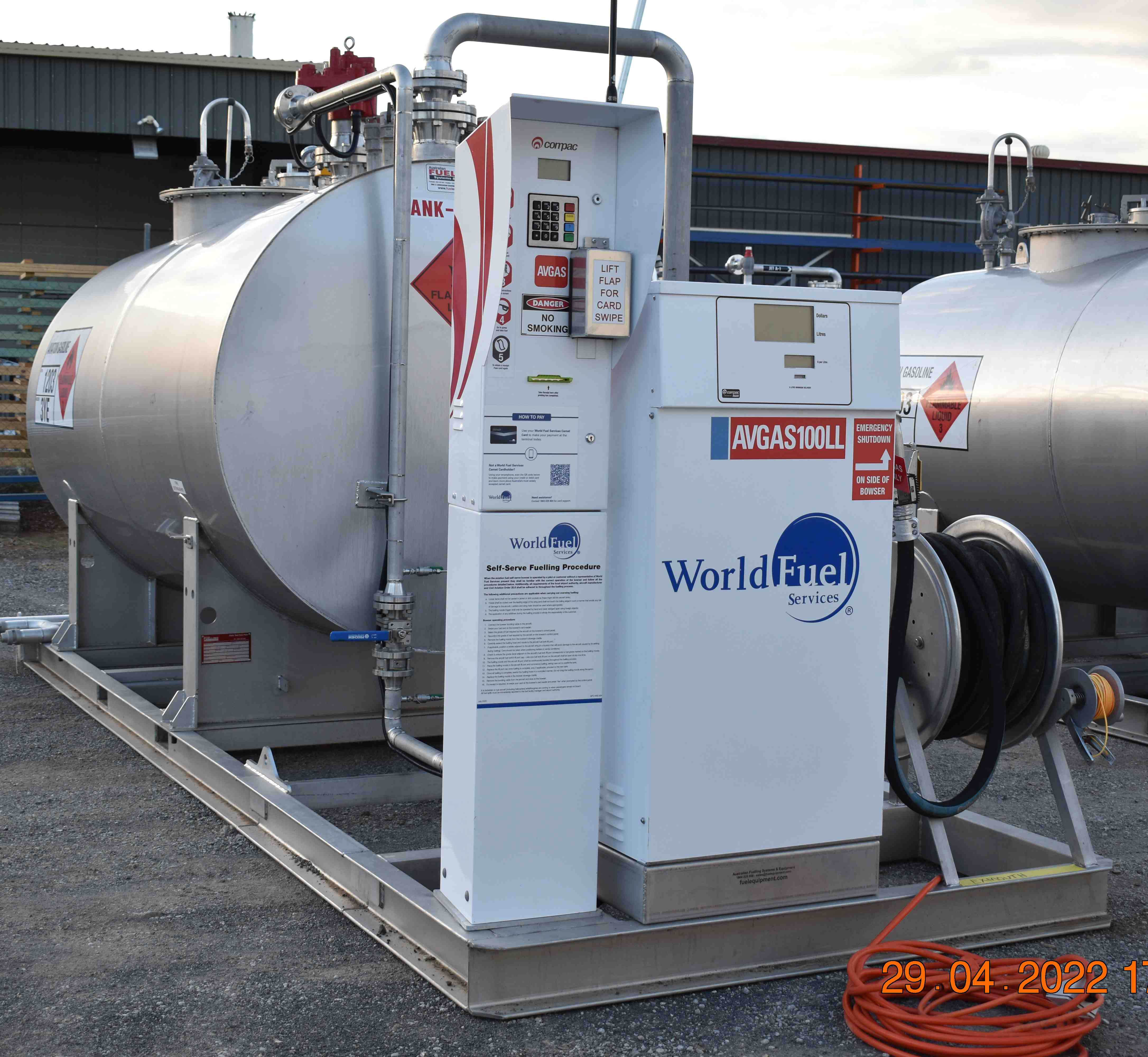 Shows a complete 5000 litre system with tank and dispensing equipment. Built onto stainless base for easy transport and handling.