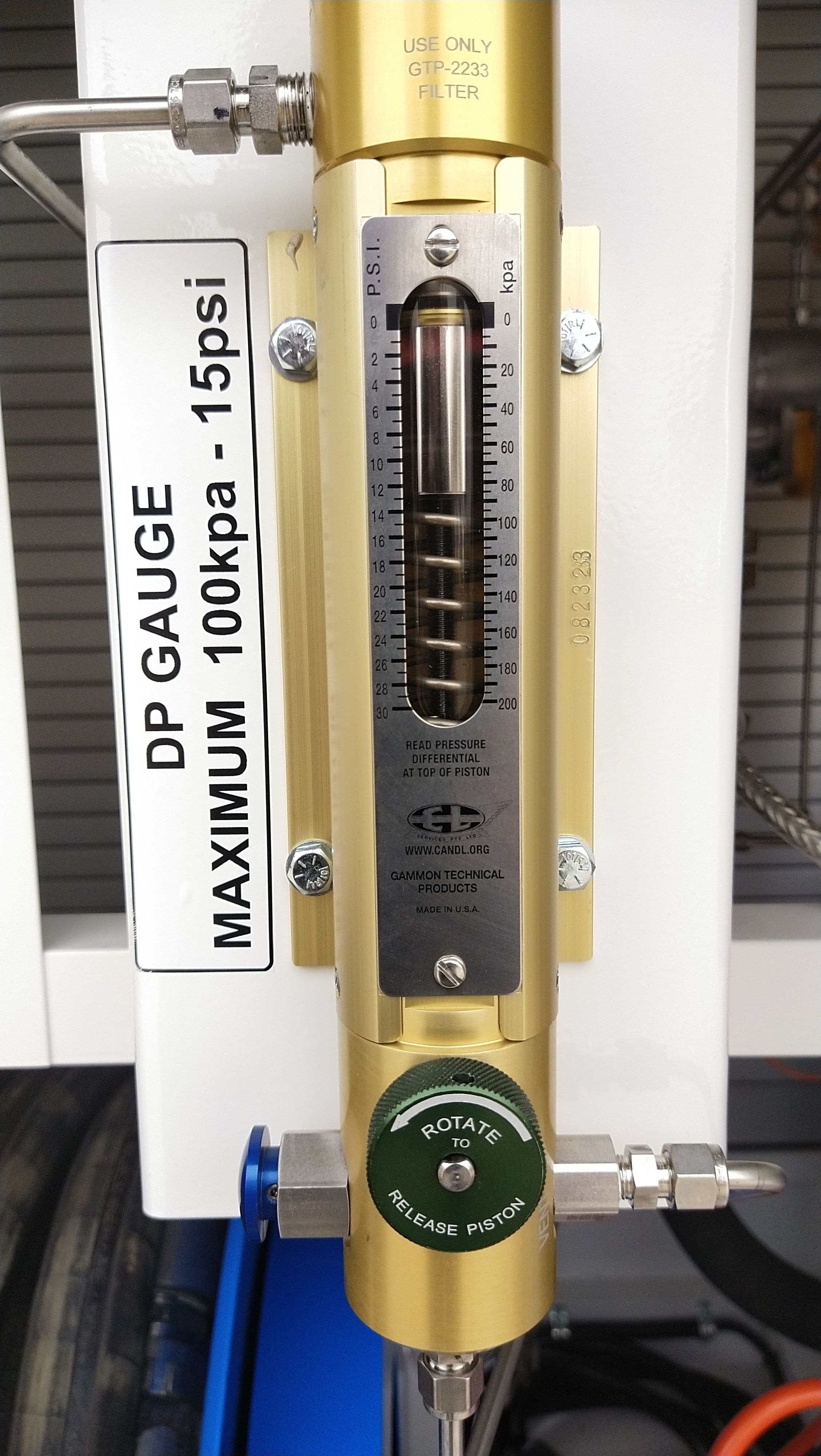 Gammon pressure differential gauge to monitor filter element state.