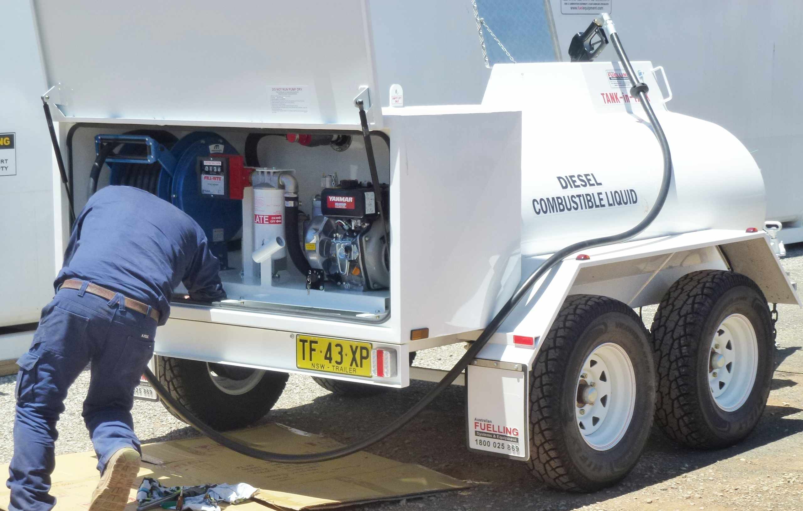 Installing the diesel engine-powered dispensing system on a 2000 litre self-bunded trailer