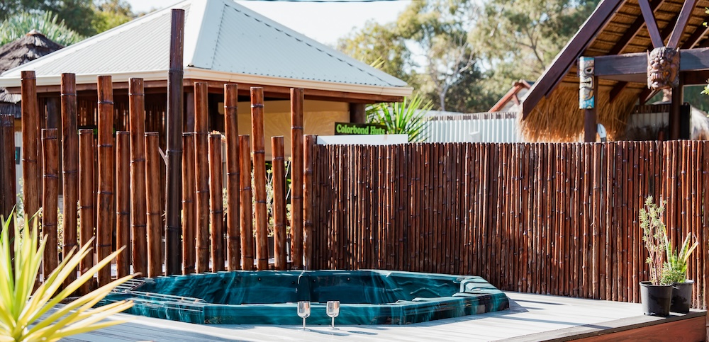 Jacuzzi with bamboo screen 