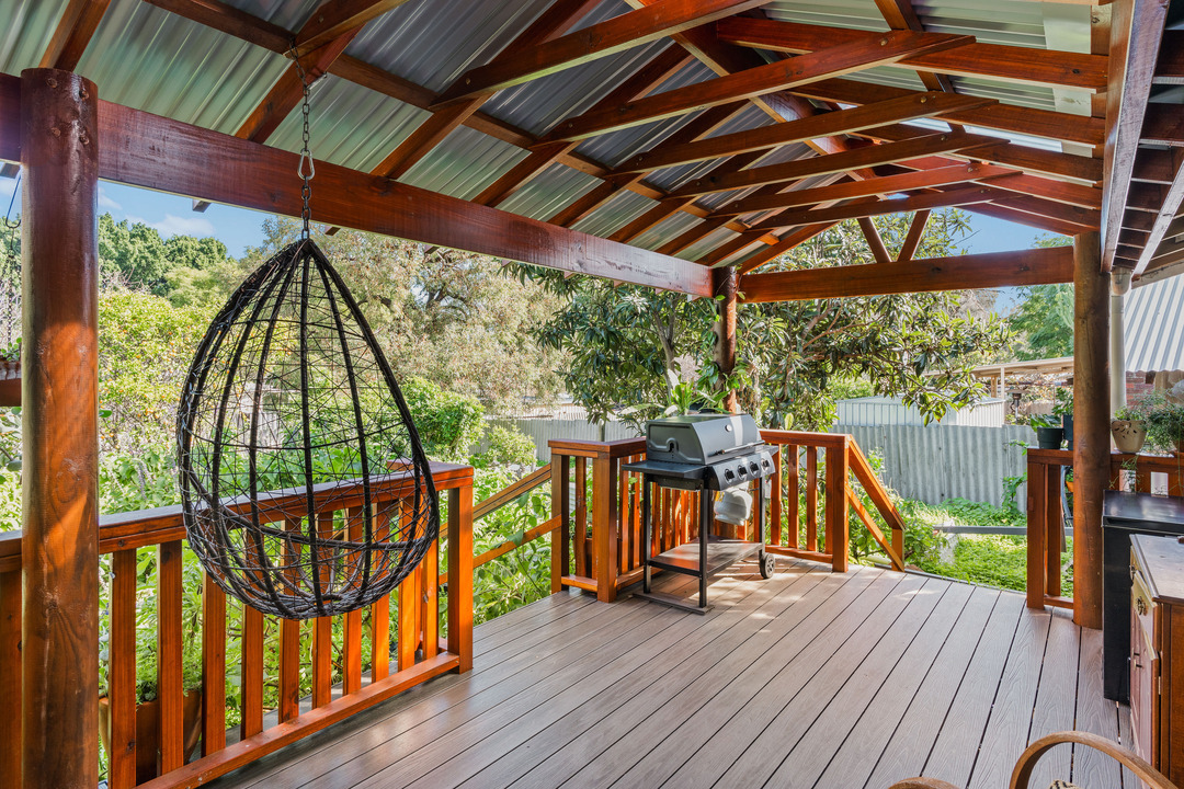 Colorbond patio with raised decking