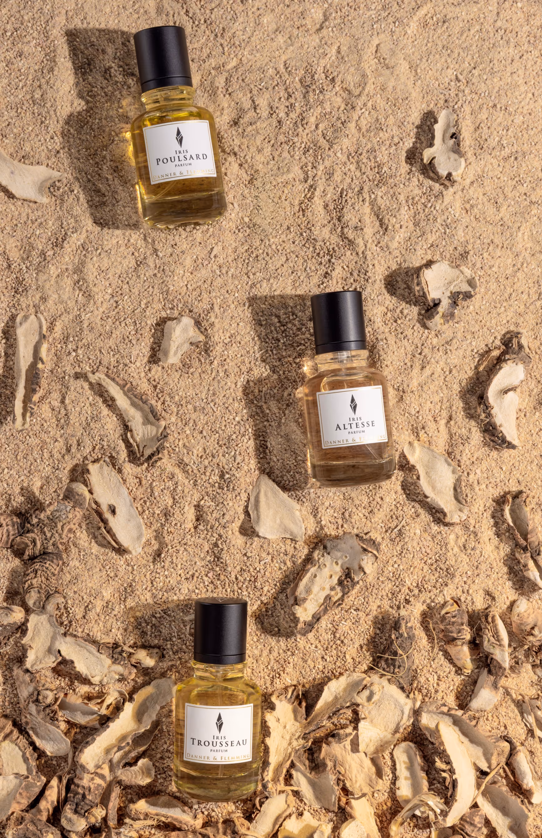 Danner & Flemming Parfumflakons im Sand