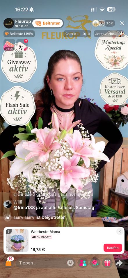 TikTok-Shop-LIVE von Fleurop mit Blumenstrauß