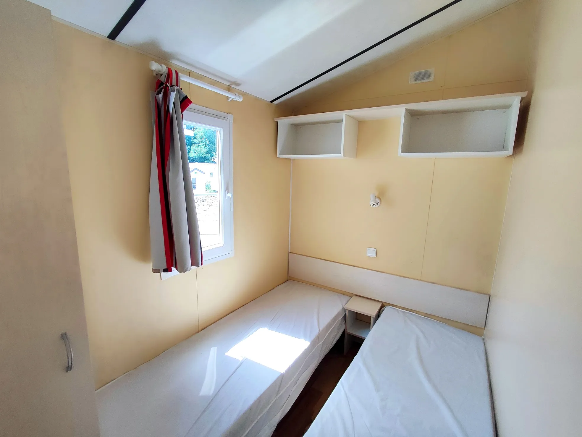 chambre enfant 1 avec deux lits individuels rangements mobil home rideau mobil home occasion mézenc sélection mobil home msmh mobil home