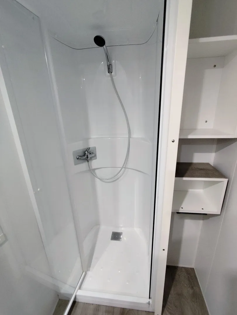 mobil home irm mobil home modulable salle de bain avec cabine de douche lavabo rangements mobil home occasion msmh mobil home livraison gratuite mobil home révisé
