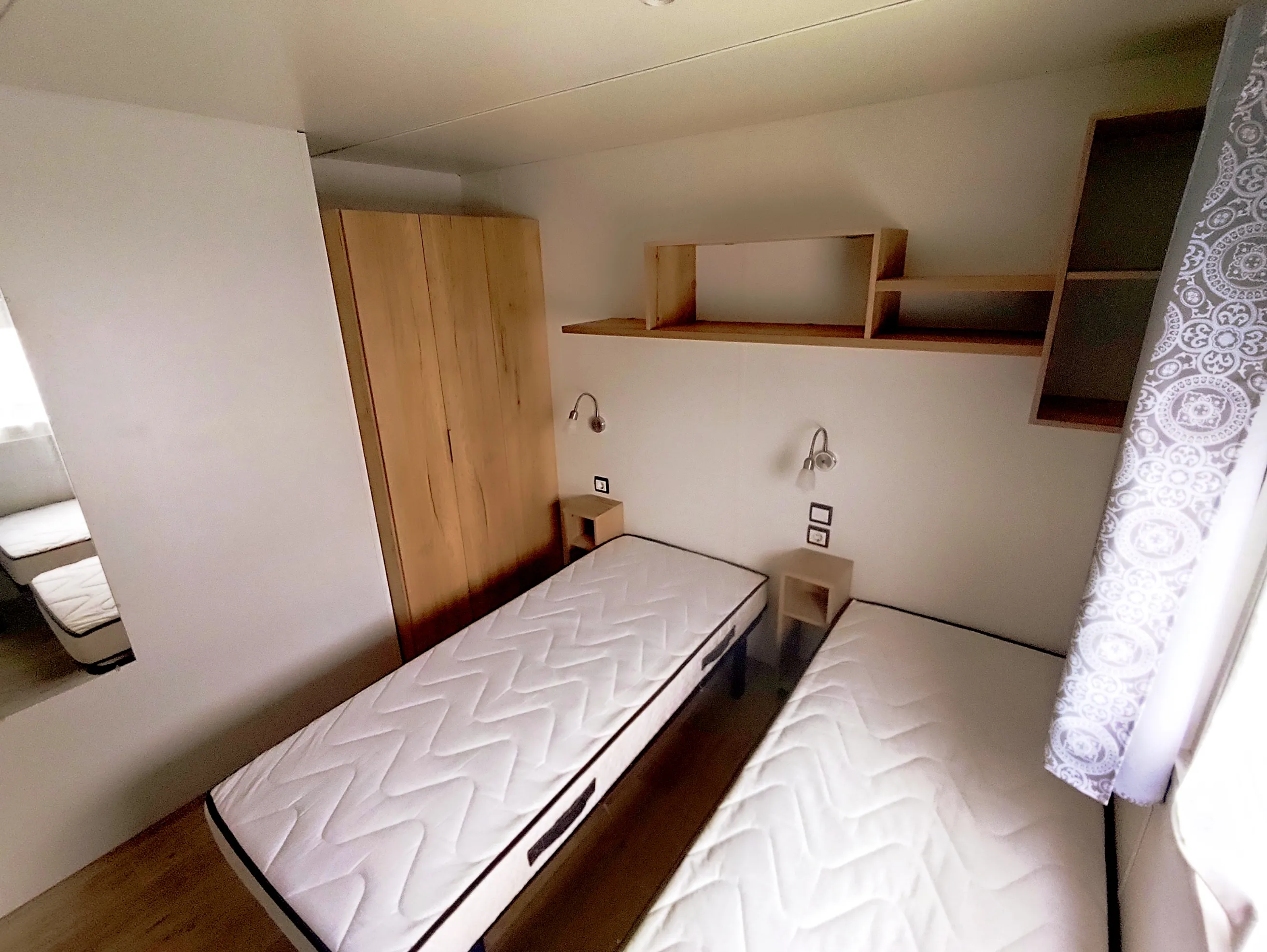 deuxième chambre deux lits individuels rangements mobil home rapidhome mobil home résidentiel mobil home 40 m² mobil home 10 m mobil home occasion mobil home révisé mobil home livraison gratuite msmh mobil home