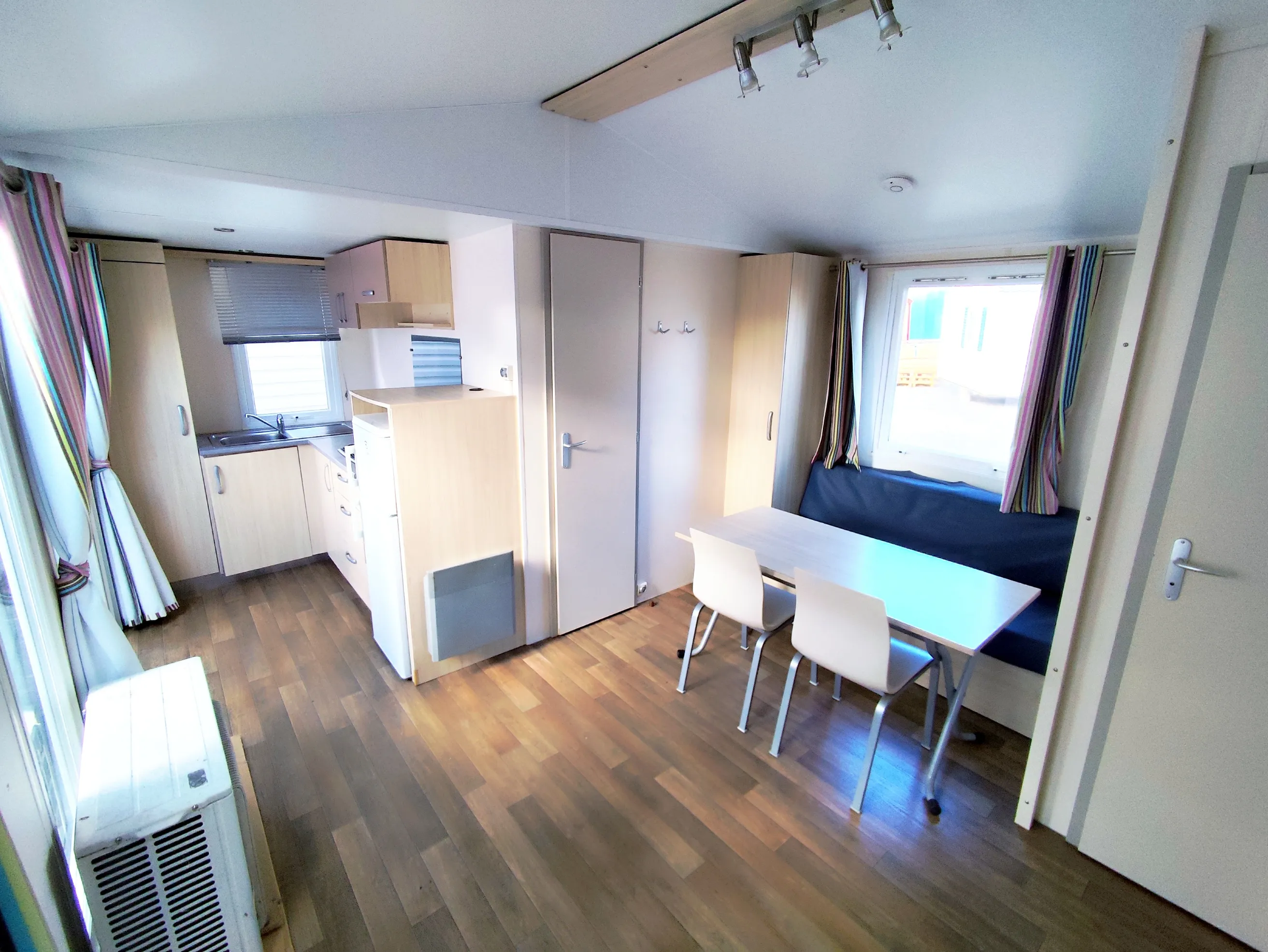 mobil home irm super mercure riviera pièce à vivre lumineuse mobil home occasion msmh mobil home livraison gratuite mobil home révisé