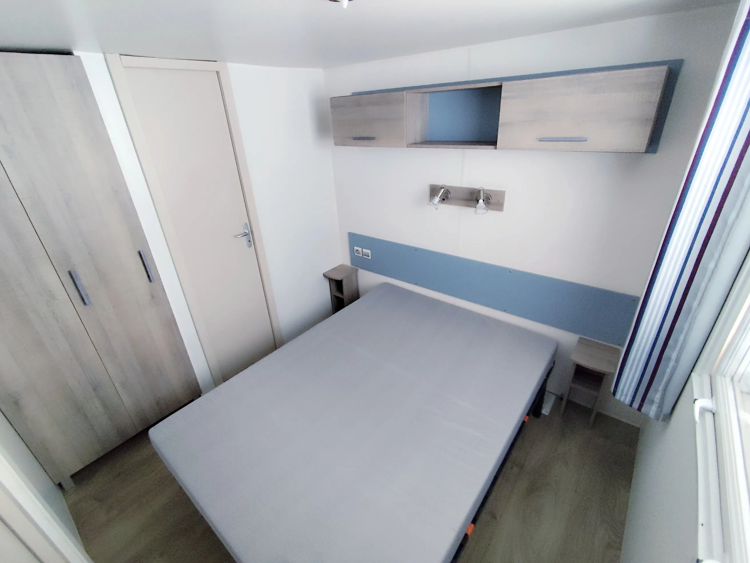 mobil home irm mobil home résidentiel mobil home occasion mobil home révisé msmh mobil home mobil home 40 m² une chambre avec un grand lit et salle de bain avec wc privative mobil home livraison gratuite