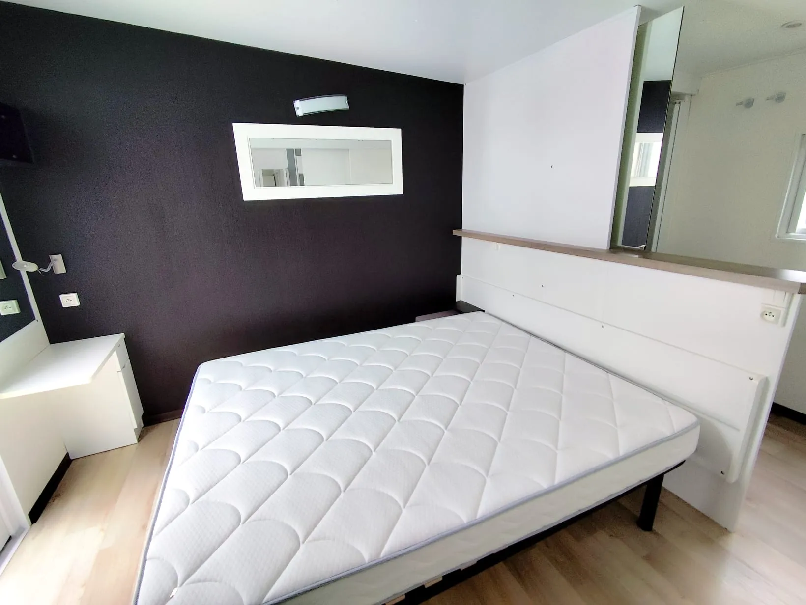 suite parentale grand lit salle de bain mobil home louisiane mobil home taos mobil home bois mobil home 40 m² mobil home 3 chambres mobil home occasion mobil home révisé mobil home rénové msmh mobil home livraison gratuite