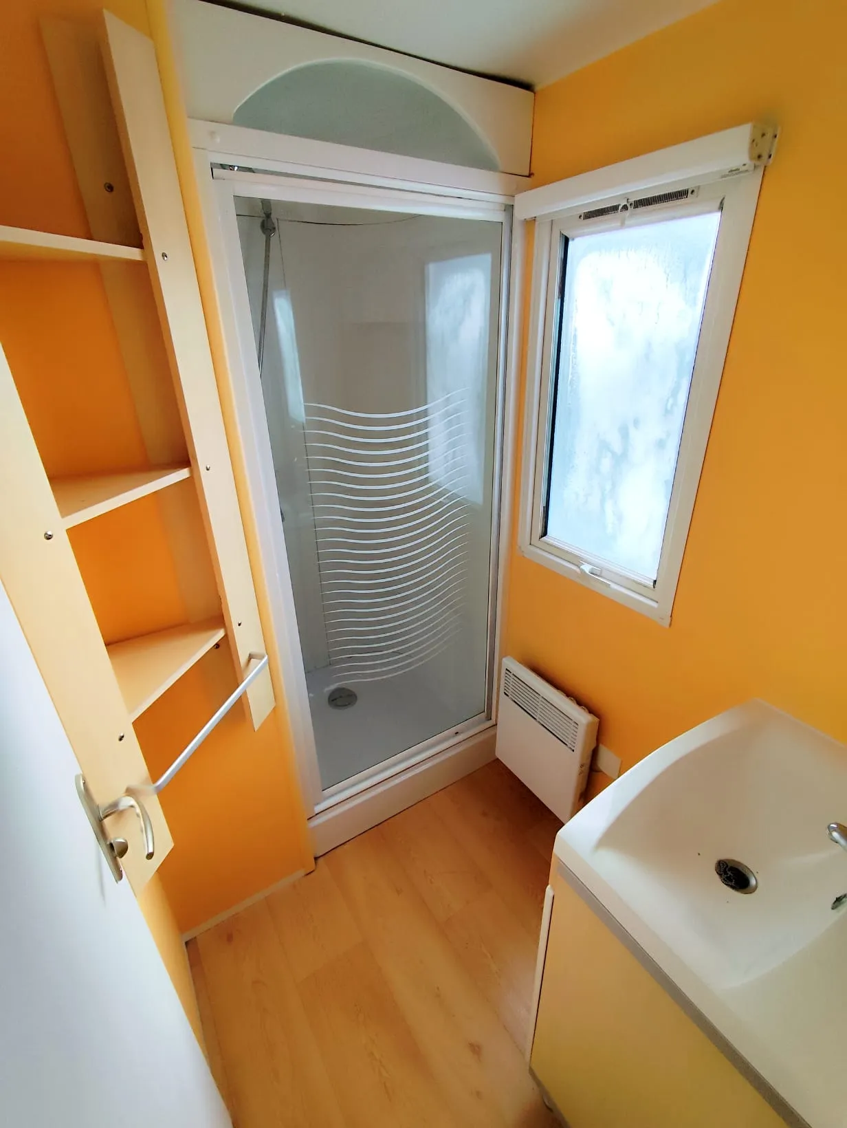 salle de bain cabine de douche lavabo rangements mobil home irm mobil home 3 chambres mobil home occasion mobil home rénové mobil home révisé msmh mobil home livraison gratuite