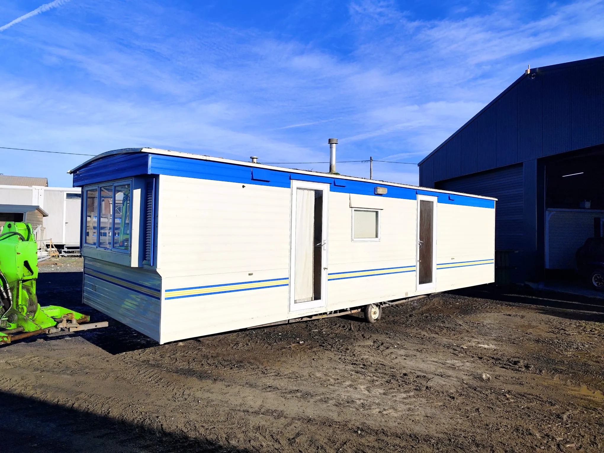 extérieur façade toit plat mobil home willerby mobil home petit prix mobilhome panoramique mobil home occasion mobil home rénové mobil home révisé msmh mobil home livraison gratuite