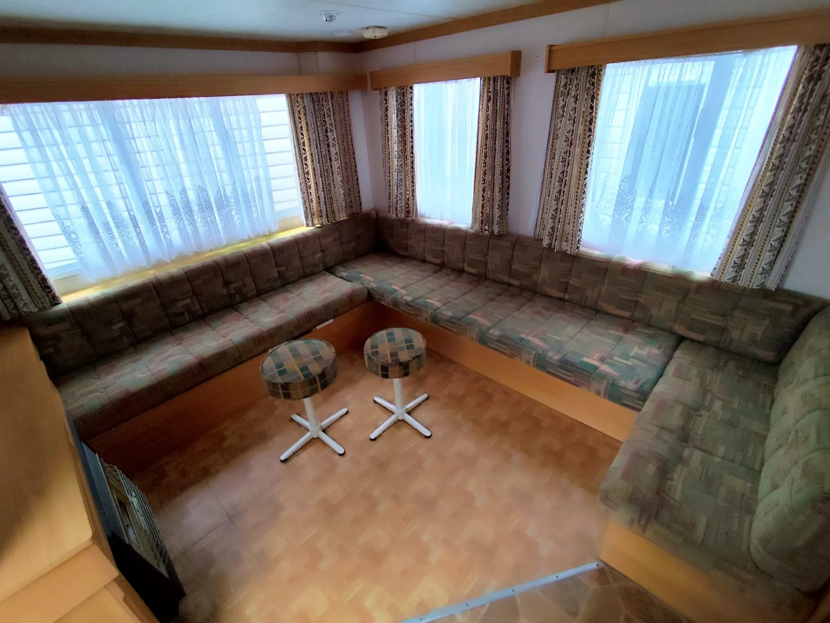 grand canapé d'angle mobil home toit plat mobil home willerby mobil home petit prix mobilhome panoramique mobil home occasion mobil home rénové mobil home révisé msmh mobil home livraison gratuite