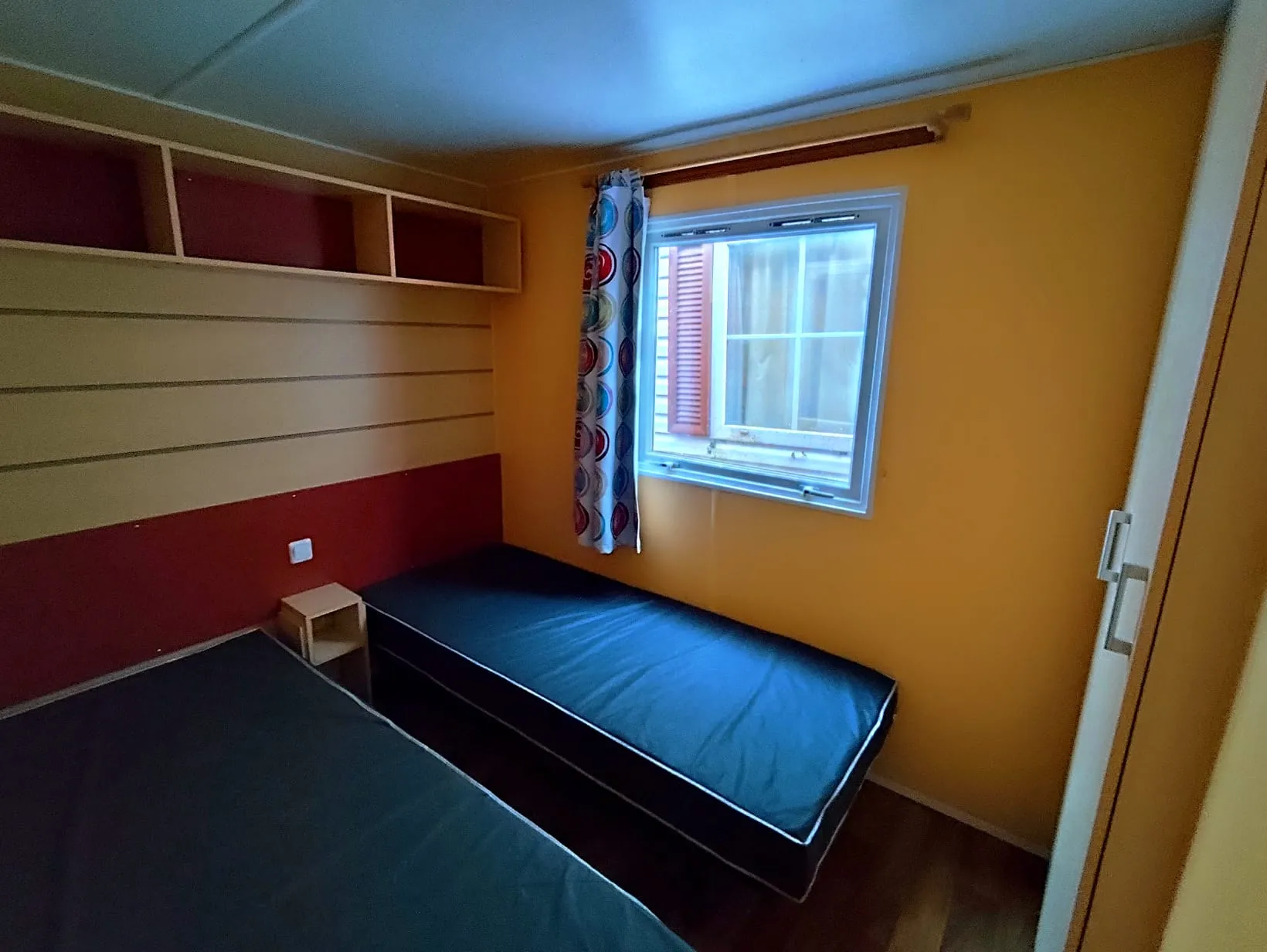 deuxième chambre deux lits individuels rangements mobil home irm mobilhome bois mobil home occasion mobil home révisé mobilhome rénové msmh mobil home livraison gratuite