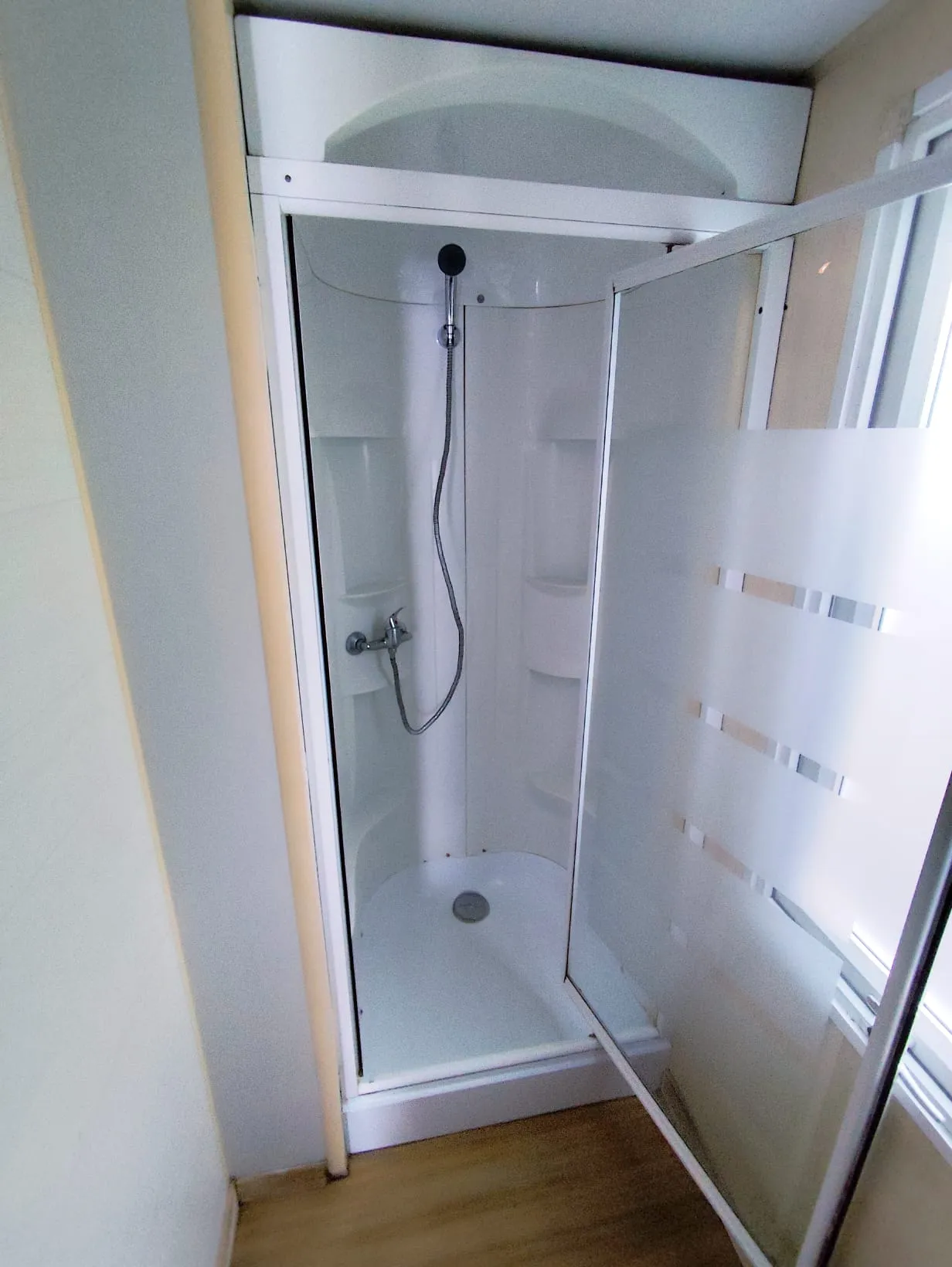 cabine de douche mobil home o'hara mobilhome terrasse intégrée mobil home occasion mobil home rénové mobil home révisé msmh mobil home livraison gratuite