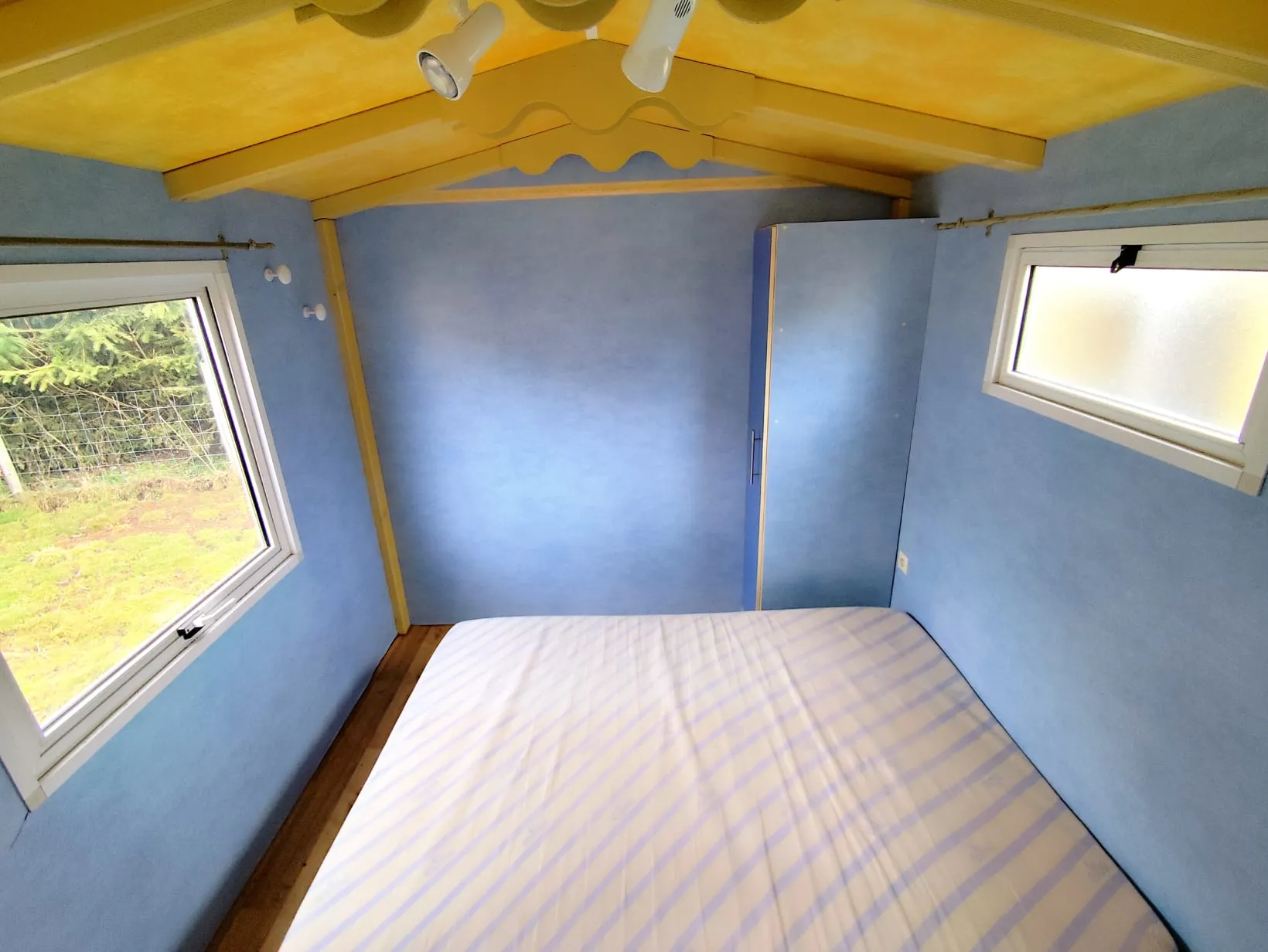 chambre avec un grand lit roulotte occasion mobil home occasion msmh mobil home livraison gratuite mobil home révisé mobil home rénové