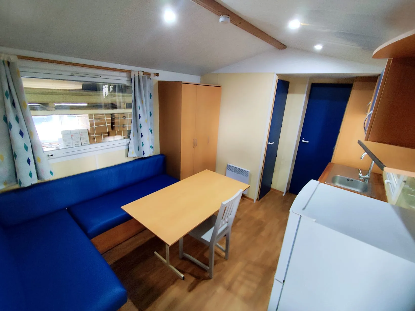 pièce de vie coin repas coin salon mobil home irm mobil home 3 m mobil home occasion mobil home révisé mobil home rénové msmh mobil home livraison gratuite