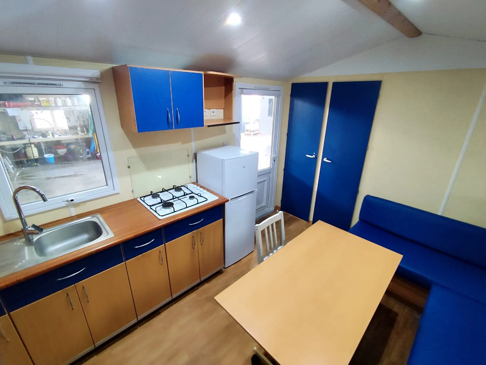 pièce de vie cuisine coin salon coin repas mobil home irm mobil home 3 m mobil home occasion mobil home révisé mobil home rénové msmh mobil home livraison gratuite