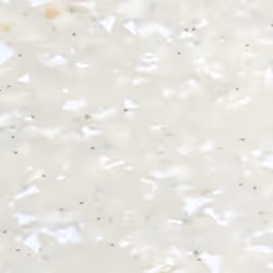 Nahaufnahme einer hellbeigen antiken Alabasteroberfläche mit unregelmäßigen weißen und grauen Einsprengseln.