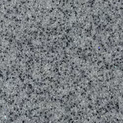 Grauer Granit mit funkelnden schwarzen und weißen Mineralflecken.