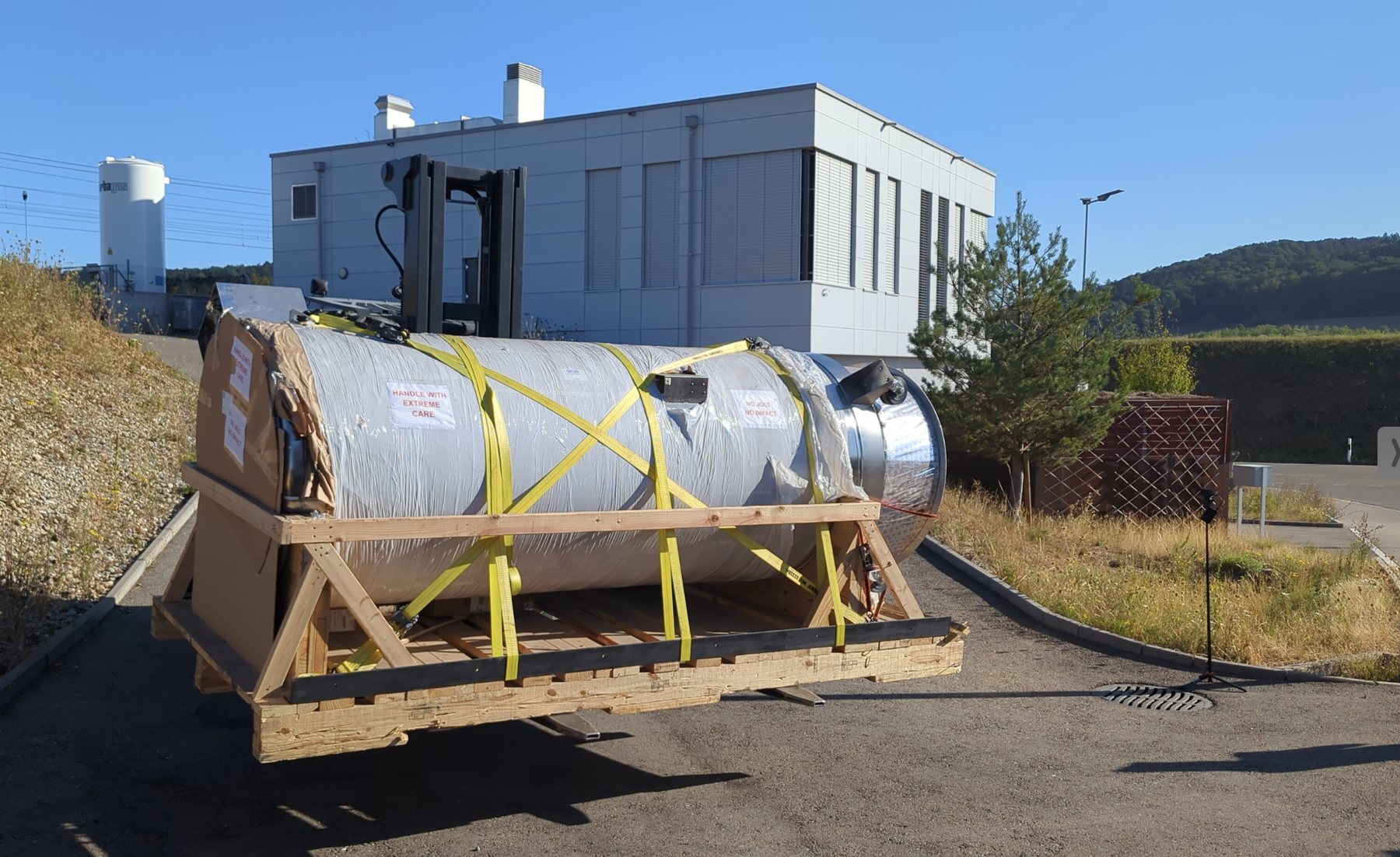 The first human-sized Intermediate Temperature Storage dewar arriving at the EBF facility in Rafz, Switzerland, in August 2026.