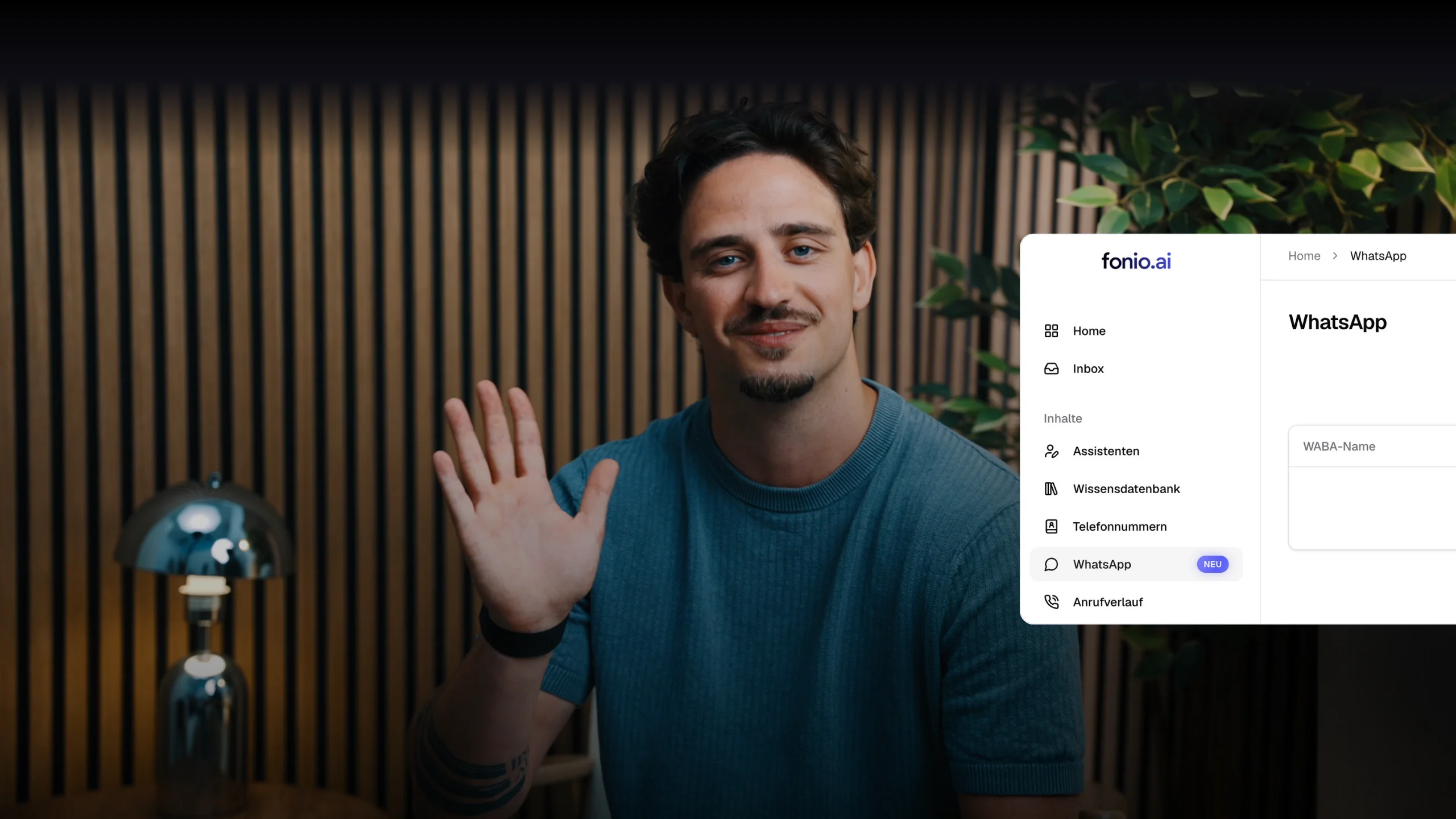 Benutzeroberfläche von fonio.ai zum Bearbeiten einer Telefonassistentin mit Einstellungen für Namen, Startnachricht, Stimme und Sprache auf Deutsch.