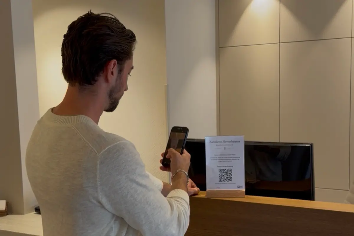 Patient füllt digitale Anamnese aus