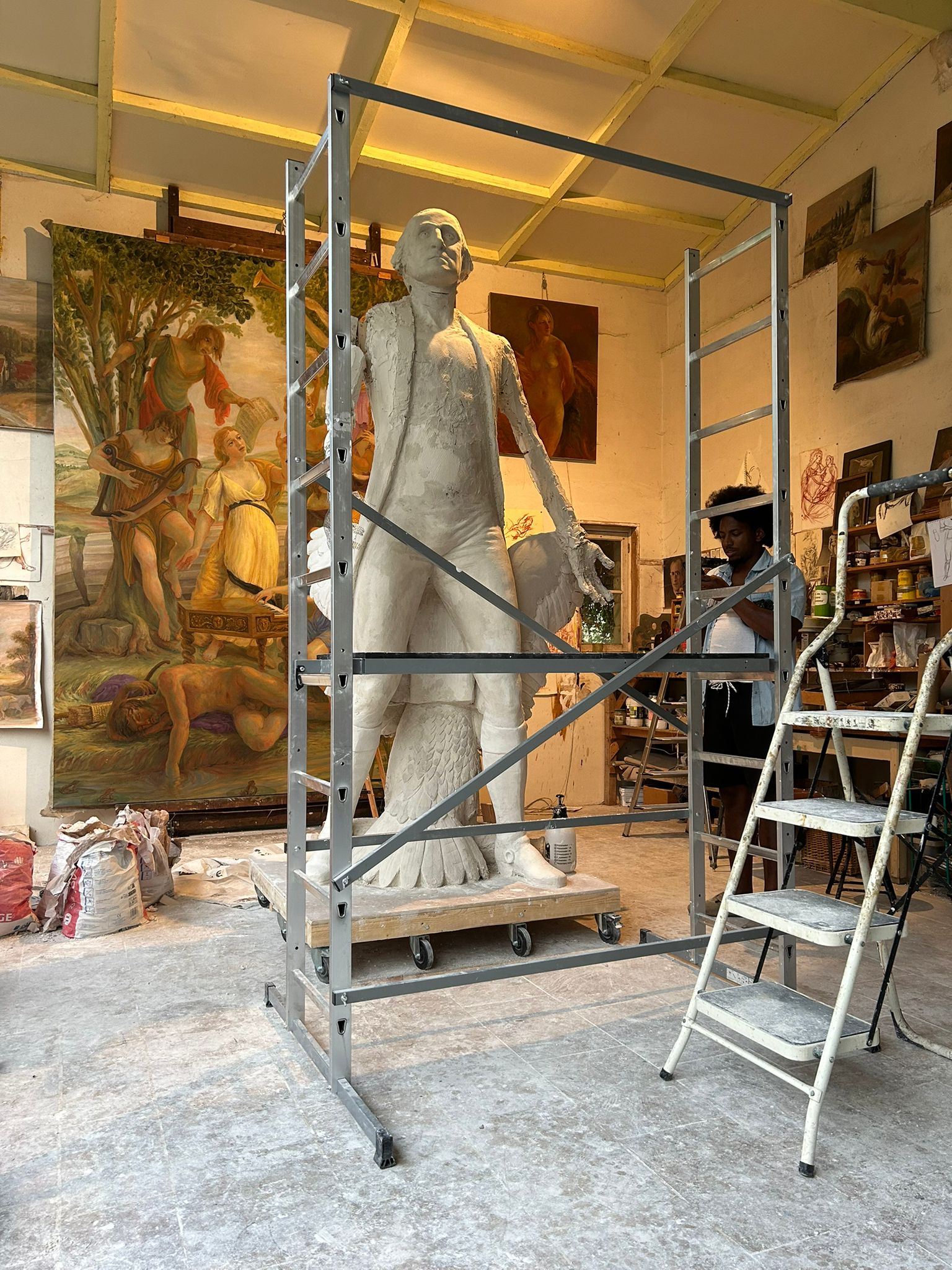 Atelier Missor constructing a plaster model of the Colossus of George