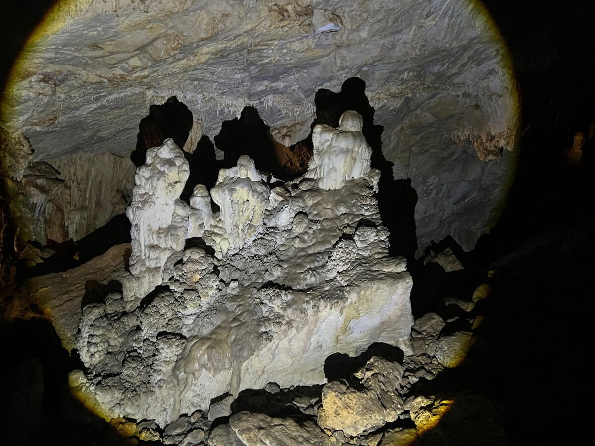 Espeleotemas en el interior de la cavidad
