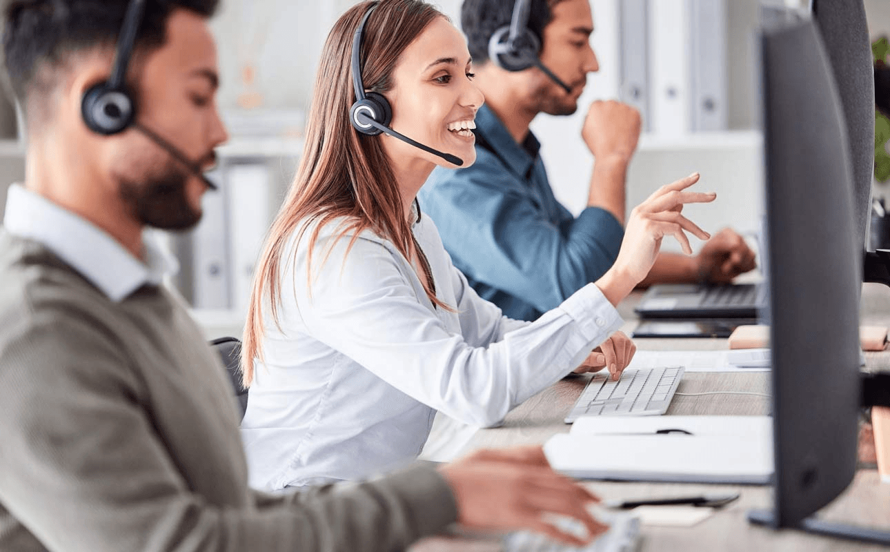 Agents helping customers via calls - IVR Best Practices