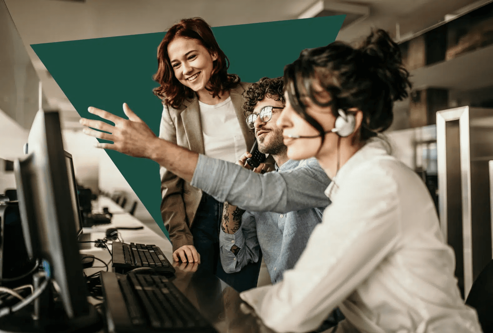 Office workers collaborating at a computer - Best Customer Support Tools