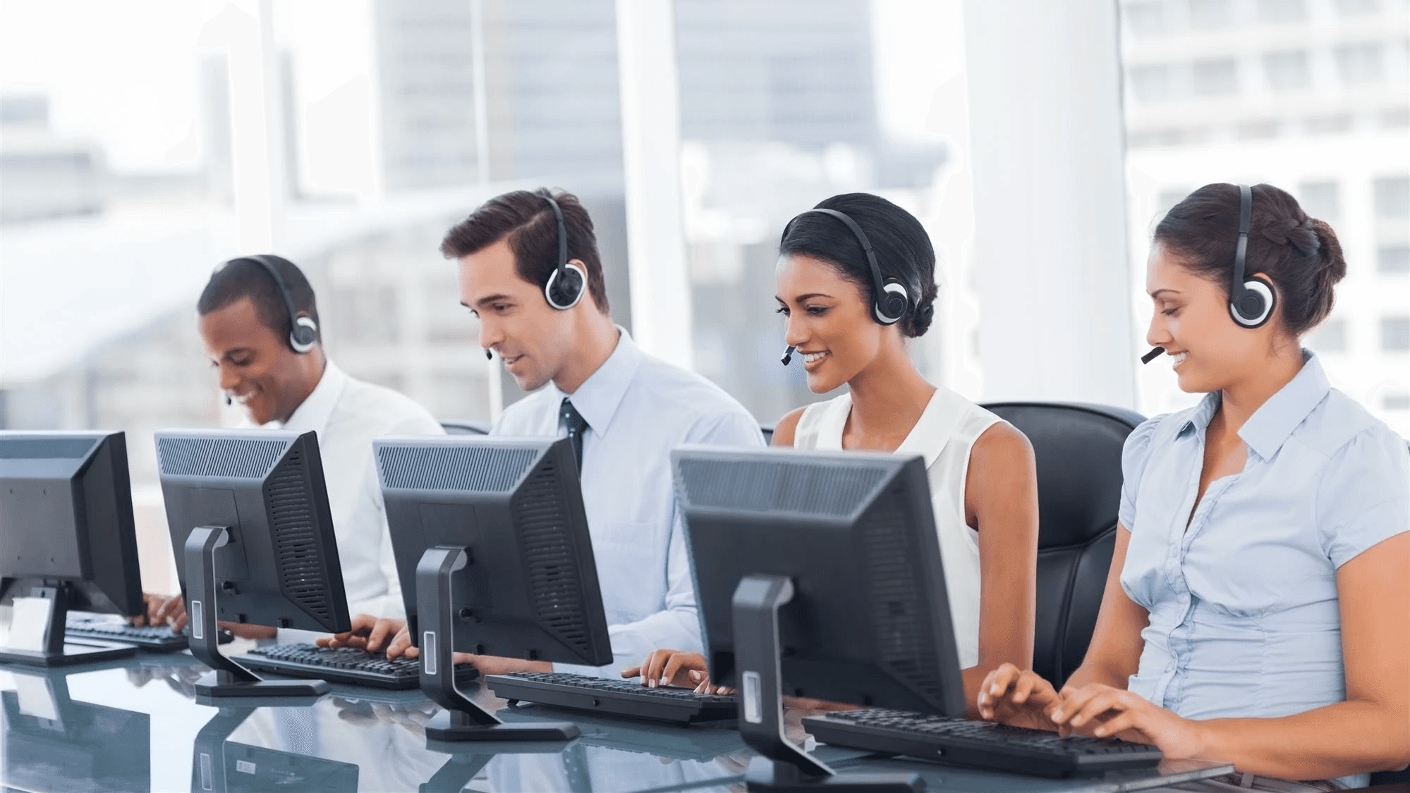 Team providing customer phone support - Best Cloud Telephony Service