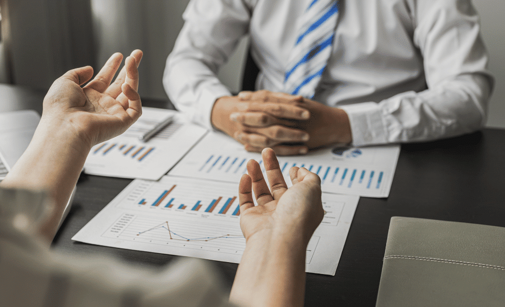 People Discussing Analytics - Inbound Call Center Sales Tips