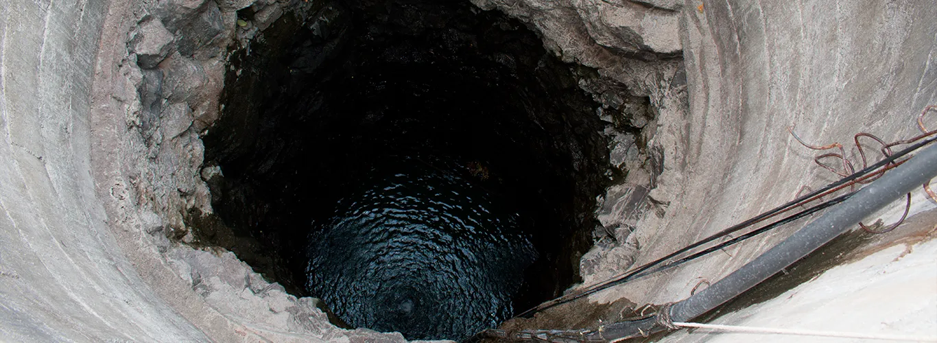 Las pruebas de permeabilidad en campo son una herramienta muy útil para poder evaluar y conocer cómo el agua se desplaza a través de las capas del terreno.