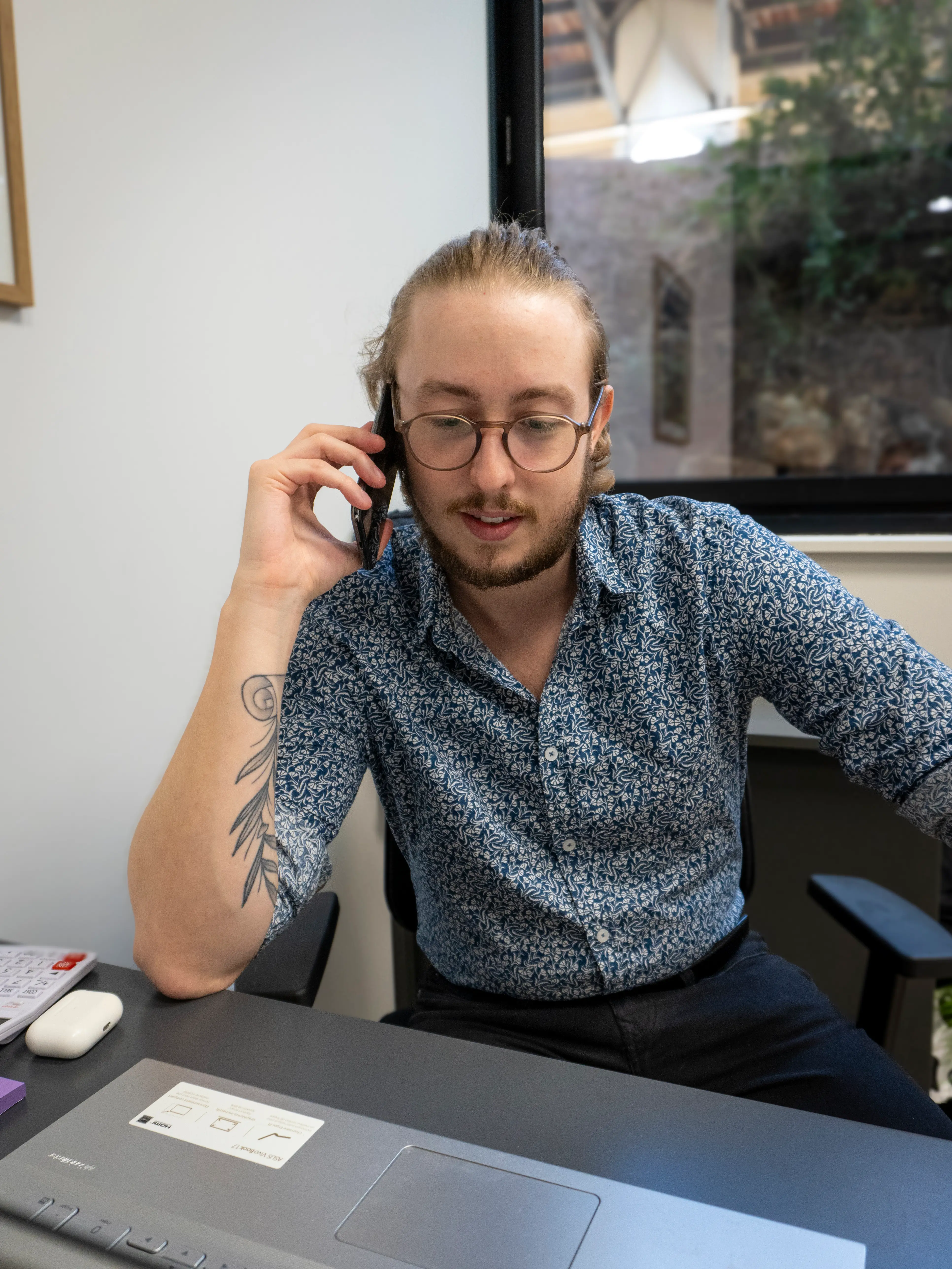 Photo Jeremy Thiel Phoning grand plan