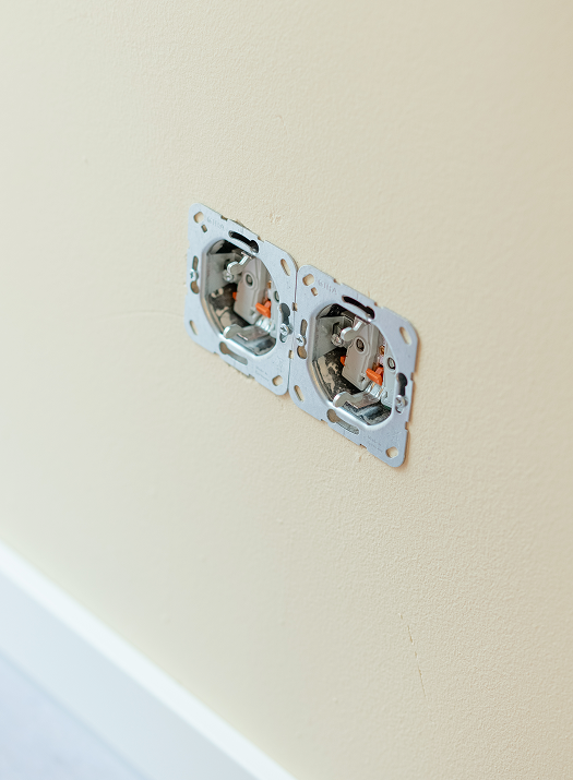 Montierte Doppelsteckdose ohne Rahmen